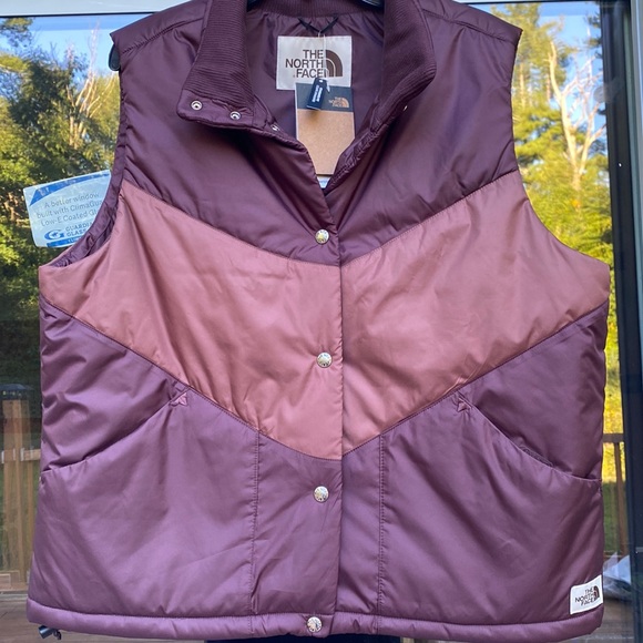 North Face Sylvester Vest - Picture 2 of 4